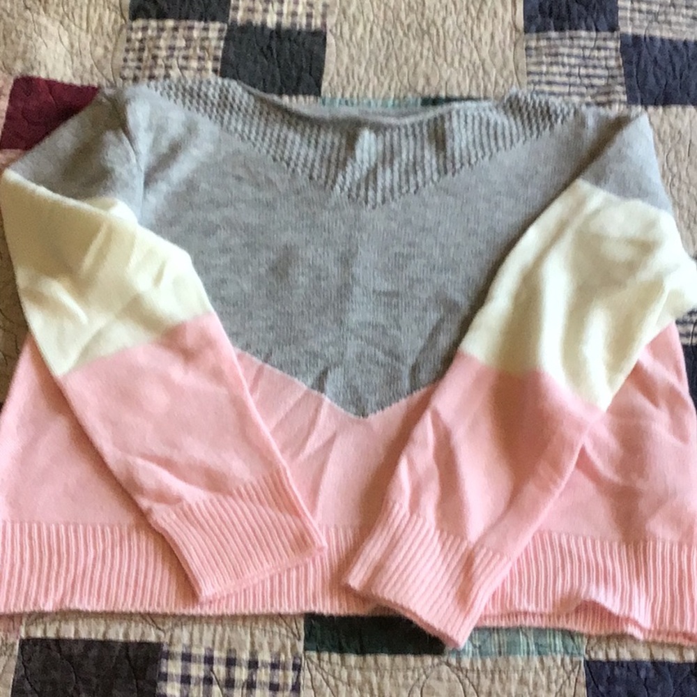 SHEIN V-Neck Colorblock Sweater in Gray Cream and Pink